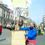 vinicius-araxa-paraticipando-de-um-protesto-em-londres